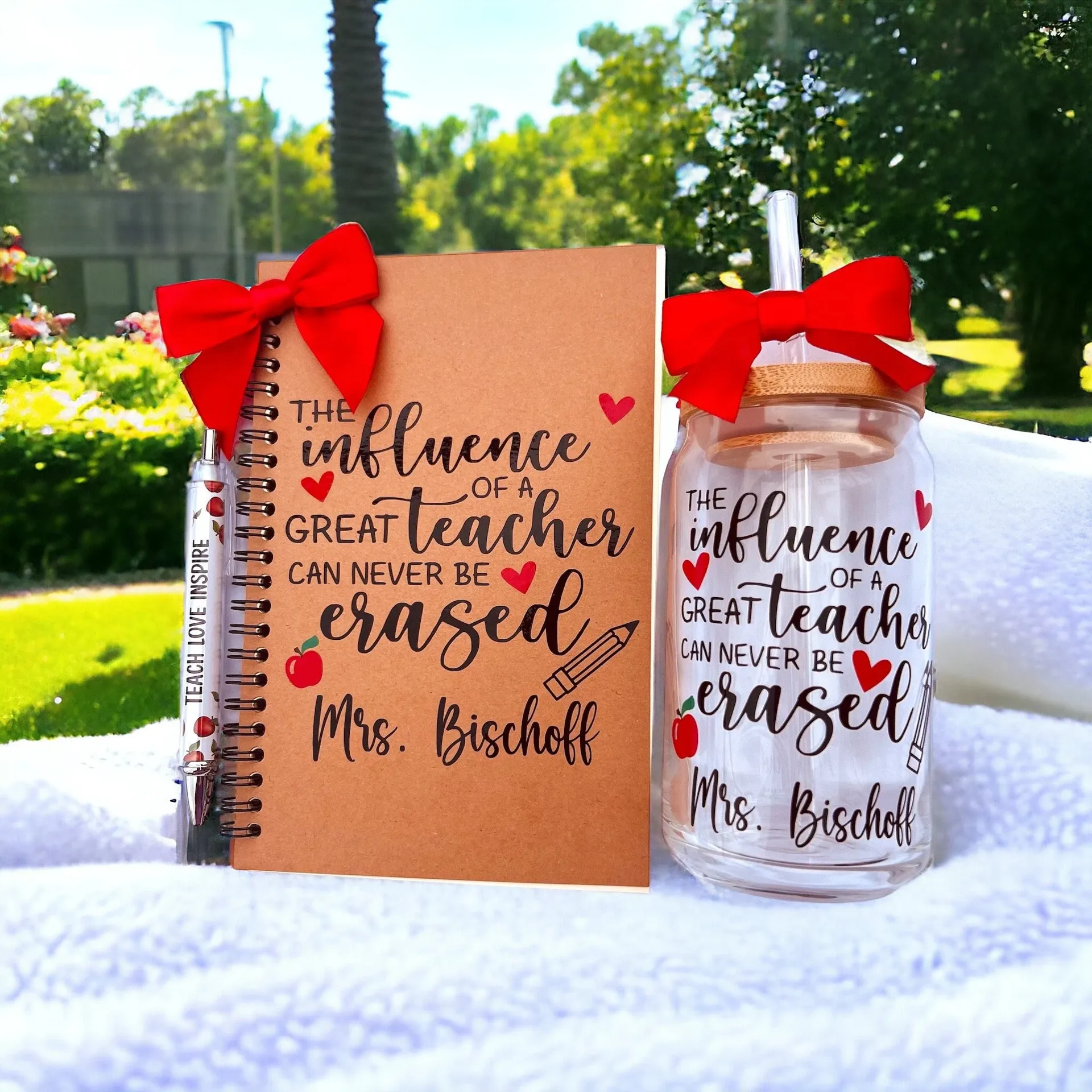 Libreta y vaso personalizados para maestro